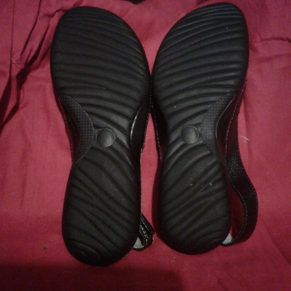 Sandles - Picture 2 of 3